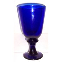 Kobalt Blauer Glas Kelch Mit Massivem Stiel Und Basis von Jaxsprats