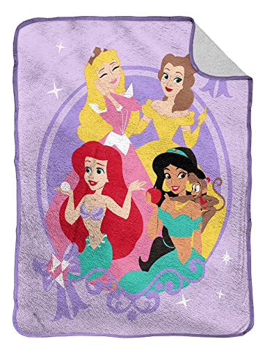 Jay Franco Disney Princess Schönheit ist im Inneren 130 x 150cm Flauschige Sherpa Fleece-Wurfdecke von Jay Franco