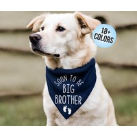 Bald Zu Sein Big Brother Hundehalstuch - Schwangerschaftsankündigung Für Hund Schwangerschaft Offenbaren Bandana von EveryJaye