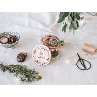 Personalisiertes Vorratsglas Mit Weihnachtskranz Und "Familie" Als Geschenk Zum Fest Oder Für Die Adventszeit von JelliesDesign