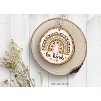 Boho Regenbogen Ornament, Magnet, Be Kind Handbemalte Holzscheibe, Positive Vibes Geschenk, Einweihungsparty Home Decor von JellyLaneStudio