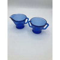 Kobaltblaue Glaskännchen Und Zuckerdose Kobaltblaue Glaskännchen Und Zuckerdose von JemandScout