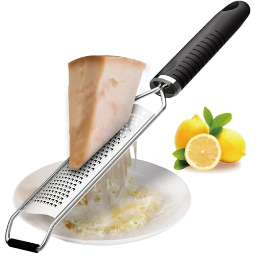 Edelstahl Käsereibe Zitronenreibe Zester Feinreibe Parmesanreibe Handreibe mit rasiermesserscharfer Premium-Oberfläche - spülmaschinengeeignet für Hartkäse und Zitrus von Jennytim