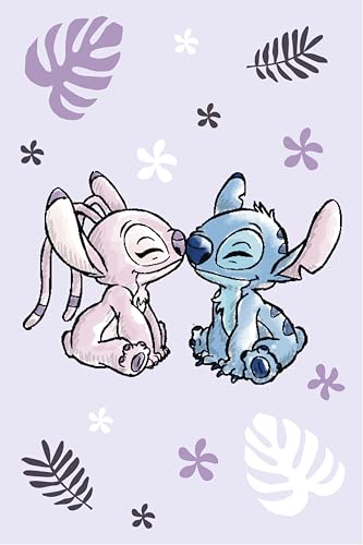 Lilo and Stitch Fleecedecke – weiche, gemütliche Überwurfdecke für Kinder und Jugendliche | 100 % Polyester | 100 x 150 cm | leichte Plüschdecke mit violettem Stichdesign | ideal für Couch, Bett oder Lilo and Stitch Fleecedecke – weiche, gemütliche Überwurfdecke für Kinder und Jugendliche | 100 % Polyester | 100 x 150 cm | leichte Plüschdecke mit violettem Stichdesign | ideal für Couch, Bett oder von Jerry Fabrics