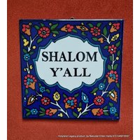 Shalom You All Y'all Keramikfliesen-Wanddekor 15 cm Auf Mit Einem Plastikständer Für Optionale Anzeige von Jerusalemlegacy
