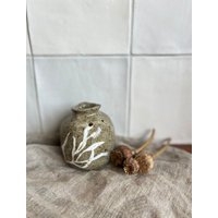 Weiße Blatt Sprenkel Vase von JessGrayArt