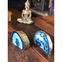 Blauer Achat 24 Karat Goldrand Mikrokristalline Quarz Premium-Buchstützen Ornament Geschenkpaar von JewelCrystalsLtd