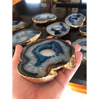 Große Blaue Achat Scheibe Mikrokristall Quarz Gold Vergoldet 24Ct Teelicht Kerzenhalter Ornament Geschenk Große Blaue Achat Scheibe Mikrokristall Quarz Gold Vergoldet 24Ct Teelicht Kerzenhalter Ornament Geschenk von JewelCrystalsLtd
