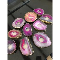 Große Rosa Achat Scheibe Mikrokristalliner Quarz Gold Vergoldet 24 Karat Teelichthalter Ornament Geschenk Große Rosa Achat Scheibe Mikrokristalliner Quarz Gold Vergoldet 24 Karat Teelichthalter Ornament Geschenk von JewelCrystalsLtd