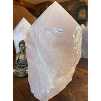 Großer Extra Großer Premium Rosenquarz Rosa Kristall Quarz Punkt 3426G H21xw12xd9, 5cm von JewelCrystalsLtd