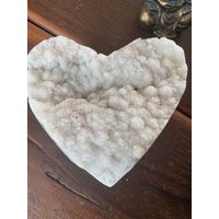 Großes Weißes Amethyst Herz 11 Weiße Quarz Geode Kristall Geschenk 1, 542Kg - H12, 5xw14xd7, 5cm von JewelCrystalsLtd