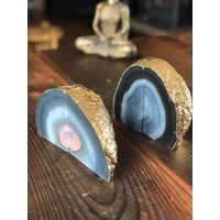 Natürliche Karamell Achat 24Ct Gold Rand Mikrokristallinen Quarz Premium Buchstützen Ornament Geschenk-Paar von JewelCrystalsLtd