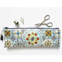 Umweltfreundliche Federtasche Aus Kunstleder Florales Muster, Umweltfreundlicher Beutel Umweltfreundliche Federtasche Aus Kunstleder Florales Muster, Umweltfreundlicher Beutel von JiggleMaWiggle