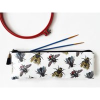 Veganes Federmäppchen Umweltfreundlicher Bienen Print Beutel von JiggleMaWiggle