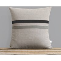 Gestreifte Kissenbezug Mit Schwarzen Und Grauen Streifen Von Jillianrenedecor | 16 X 16 Moderne Wohnkultur - Maskuline Geschenk Für Ihn von JillianReneDecor