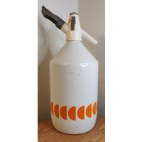 Vintage White Boc Metall Soda Siphon Mit Orange Crescent Design von Jimblejambleantiques