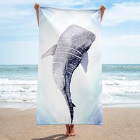 Walhai Aquarell Strandtuch - Ozean Inspiriert Für Sommer Sea Life Art Großes Handtuch Strand Und Pool Unterwassertier Design von JinxShieldsStudio