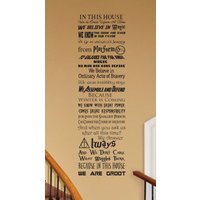 In Diesem Haus We Do Geek Individualisierbar Vinyl Wandaufkleber V19 Fantasy Fandom Geekery Nerd Nerdy Cosplay Storybook Kinderzimmer Wohnzimmer von JobstCo