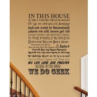 In Diesem Haus We Do Geek Personalisierbar V2 Wandaufkleber Sml Fantasy Fandom Geekery Nerd Nerdy Cosplay Storybook Kinderzimmer Wohnzimmer Kinder von JobstCo