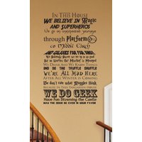 In Diesem Haus We Do Geek V5 Individualisierbar Wandtattat Von Fantasy Geekery von JobstCo