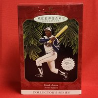 Hallmark Andenken Ornament Hank Aaron At The Ballpark With Card Collector's Series 1997 von JodamelTreasures