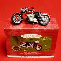 Hallmark Ornament 1957 Xl Sportster Harley Davidson Motorrad Meilensteine Sammler Die Cast 2001 Hallmark Ornament 1957 Xl Sportster Harley Davidson Motorrad Meilensteine Sammler Die Cast 2001 von JodamelTreasures