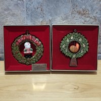 Hallmark Twirl Abouts Santa & Huhn Ornaments 1976 Tree Trimmer Collection Set Von 2 von JodamelTreasures