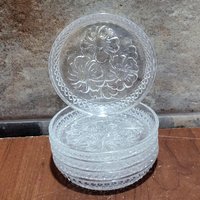 Vintage Klare Runde Glasuntersetzer Mit Blumenmuster Set 5 Geprägten Gänseblümchen Vintage Klare Runde Glasuntersetzer Mit Blumenmuster Set 5 Geprägten Gänseblümchen von JodamelTreasures