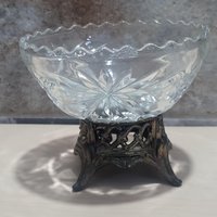 Vintage Klarglas Kompott Schale Metall Standfuß Vintage Klarglas Kompott Schale Metall Standfuß von JodamelTreasures