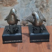 Vintage Paar Metall Zinn Taube Vogel Holz Basis Buchstützen Home Decor von JodamelTreasures