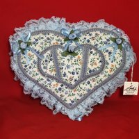 Vintage Stoff-Spitze-Blumen-Perlen Herz Trinket Box Handmade von JodamelTreasures