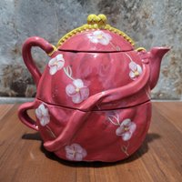 Zertifizierte Internationale Deb Collin Red Purse Shapes 3 Stück Nesting Teekanne Und Tasse von JodamelTreasures