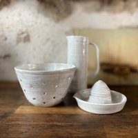 Rustikaler Weiß Glasierter Steinzeug-Keramik-Krug Passender Artikel Erhältlich von JoddCeramics