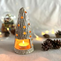 Rustikaler Weiß Glasierter Steinzeug Rinde Tannenbaum Teelicht Kerzenhalter von JoddCeramics