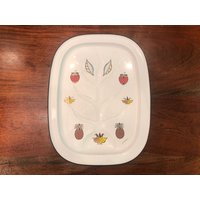 Vintage 1960 Georges Briard Emailleware Türkei Tablett/Fleischschnitzerei Mit Obstmuster - Ananas Erdbeerblätter von JoeBlake