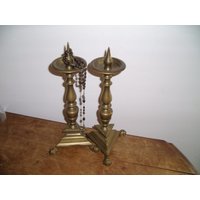 Zwei Bronze Kerzen. Kerzenhalter Der Kirche von JoelFrenchShop