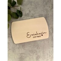 Frühstücksbrett | Schneidebrett Holzbrettchen Geschenkidee Für Erzieher Erzieherin Mit Herz Jomarodesign von JomaroDesign