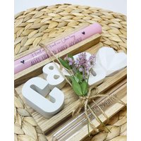 Geschenkset Zur Hochzeit/Raysin Buchstaben Brautpaar Kerze Mit Herz Und Kleiner Grußbotschaft Verschiedene Farben von JoneliHandmade