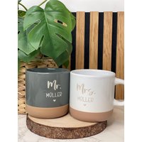 Hochzeitsgeschenk Tassenset Mr Und Mrs Mit Schöner Personalisierter Gravur von JoneliHandmade