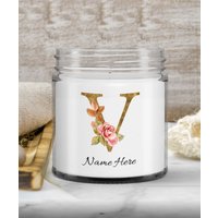 Personalisierte Initiale "V" Monogramm Kerze| Kerze Für Mama, Schwester Bestie Brautjungfer| Duftkerze Geschenk| Buchstabe V Gold Initial von JonesWorldOrder