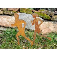 Fitte Edelrost Läufer Suchen Eine Neue Laufstrecke. Die Metallfiguren Mit Rostpatina Sind Originelle Gartenstecker Fitte Edelrost Läufer Suchen Eine Neue Laufstrecke. Die Metallfiguren Mit Rostpatina Sind Originelle Gartenstecker von JonoliShop
