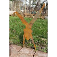 Lebensfreude Pur. Radschlagende Figur Aus Edelrost Als Garten - Oder Blumentopfdeko von JonoliShop