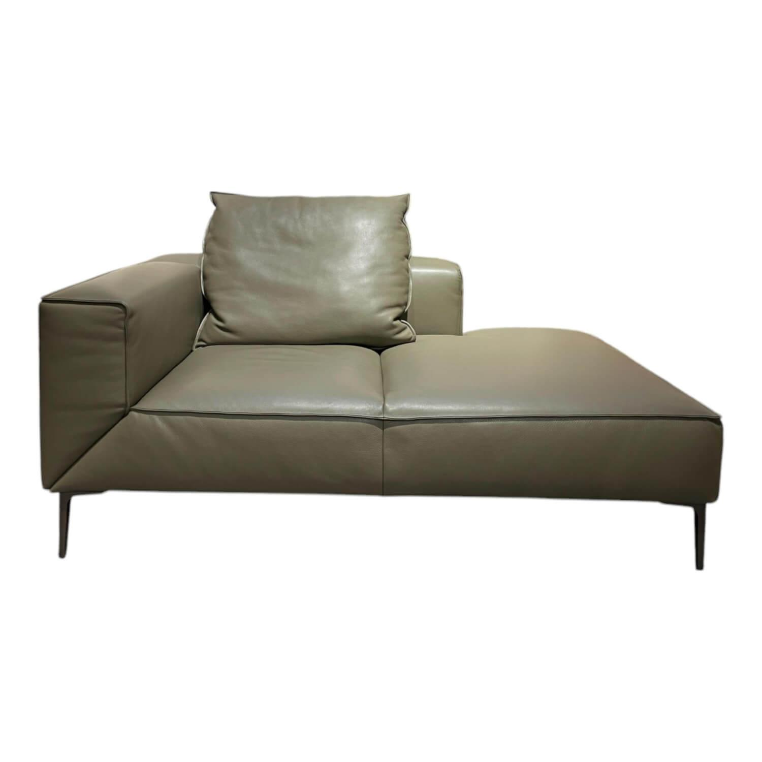 Anbausofa Leder Lipano Oliva Grün Fuß Lackiert Matt Bronze Mit Hocker Lounge Vil... Anbausofa Leder Lipano Oliva Grün Fuß Lackiert Matt Bronze Mit Hocker Lounge Vil... von Jori
