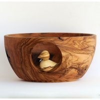 Handgemachte Obstschale Aus Olivenholz Mit Holzvogel, Holzdekorschale, Mittelstückschale, Moderne Rustikale Schale, Von Josef Woodturner von Josefwoodturner