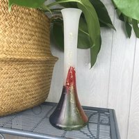Vintage Romblast Matte Handbemalte Vase Rumänien Rot Grün Gold Mcm von JoshuaTreeGoods
