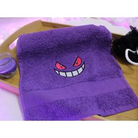 Handtuch Geister Gesicht Bestickt Geschenk Für Gamer & Nerds 50x30cm Deko Badezimmer Kinderzimmer Lila Violet von JoyStickEmbroidery