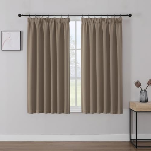 Joydeco Gardinen mit Kräuselband Blickdicht Vorhänge Schienensystem Verdunkelungsvorhang mit Haken Thermovorhang Kälteschutz Schlafzimmer Wohnzimmer 2er Set 137x117cm Sandfarbe von Joydeco
