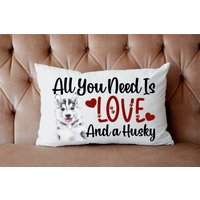 Alles Was Du Brauchst Ist Liebe Und Ein Husky | Mom Kissen Dad Dekokissen Süßes Lendenkissen von JoyfulLifeBoutique