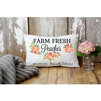 Farm Fresh Peaches | Landhaus Kissen Pfirsiche Aquarell Pfirsich Wohnkultur Südliche Geschenke Peachy Dekor Einweihungsgeschenk von JoyfulLifeBoutique