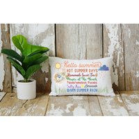 Hallo Sommer Aquarell Strand Dekor Kissen | Niedliches Strandkissen Küsten Bunte Haus Picknick Am von JoyfulLifeBoutique